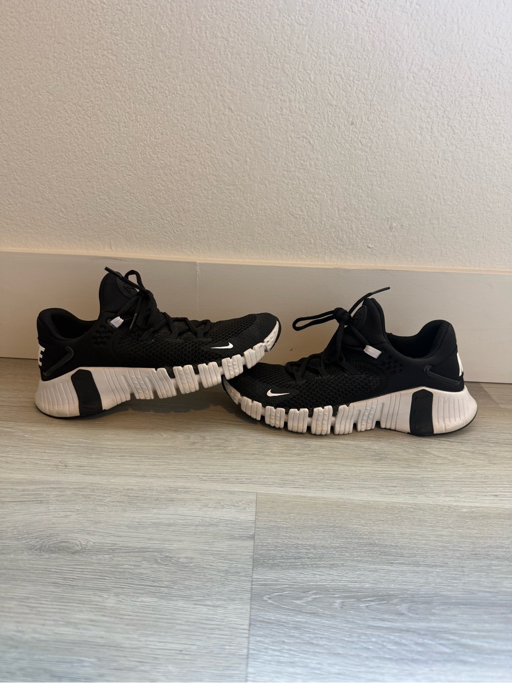 Nike Women’s Black and White Free Metcon Sneakers